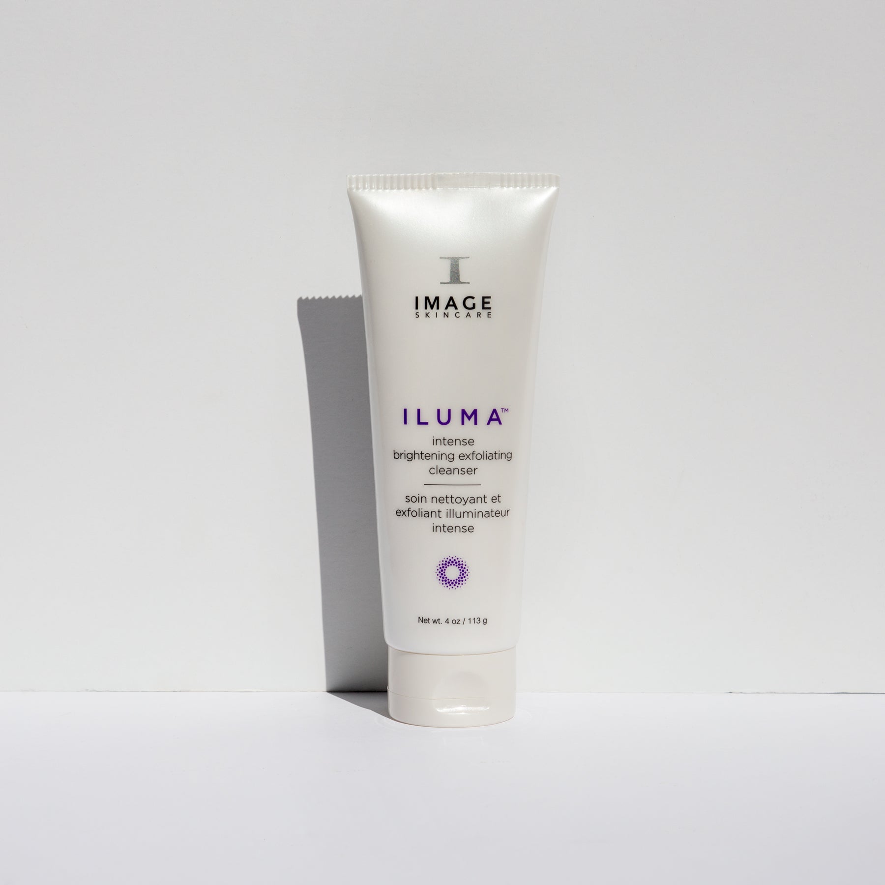 Iluma Intense Brightening Exfoliating Cleanser - غسول إلومَا المقشّر والمفتّح للبشرة